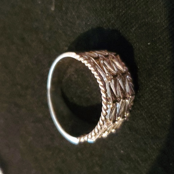 Ring - Picture 3 of 5